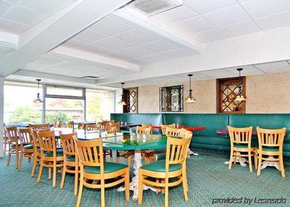 Quality Inn & Conference Center Maple Shade المطعم الصورة