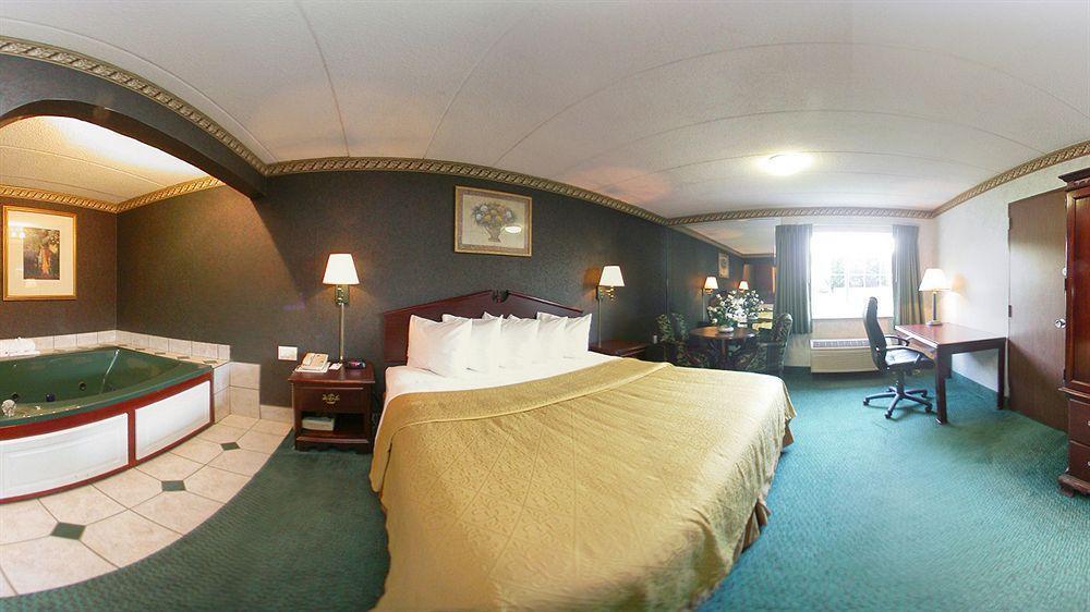 Quality Inn & Conference Center Maple Shade المظهر الخارجي الصورة