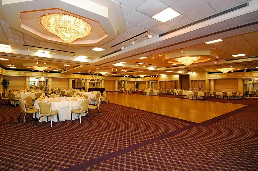 Quality Inn & Conference Center Maple Shade المطعم الصورة